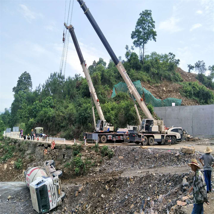 播州汽车掉沟里叫吊车救援要多少钱